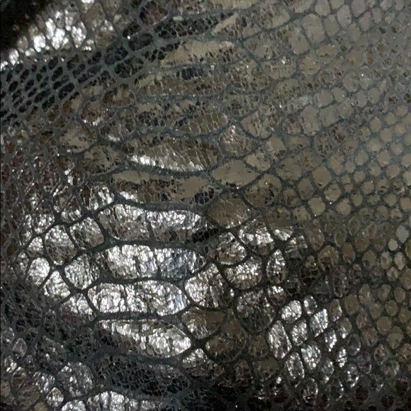 Large black embossed leather Michael Kors purse - Picture 3 of 8